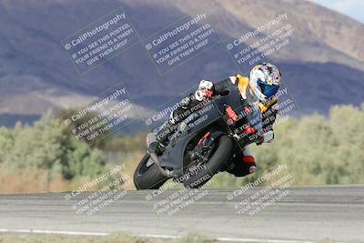 media/Nov-16-2025-Race Pace (Sun) [[8c5fa54630]]/Non Verified Riders (1st 20 Minutes)/7-Turn 9 Entry (210pm)/